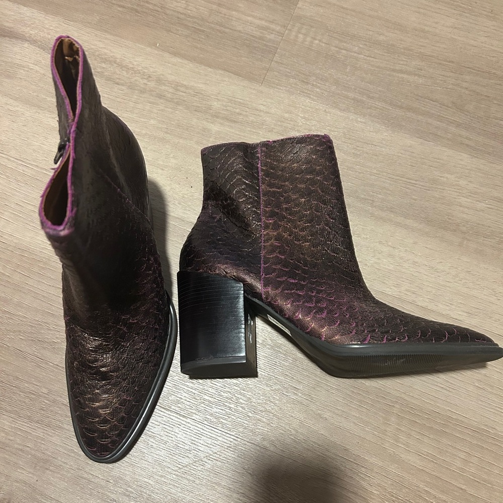 Band of the Free Leather Boots, size 10 new